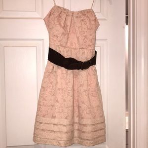 Peach strapless dress with a brown belt